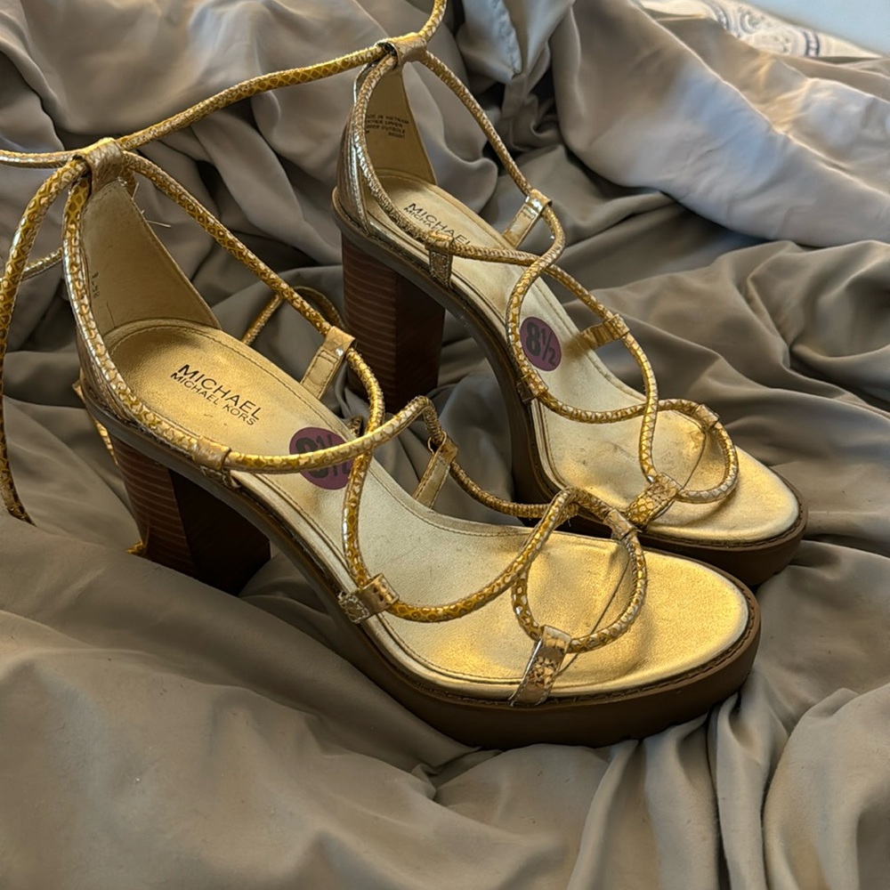 NWOT. Michael Kors Gold wrap heels